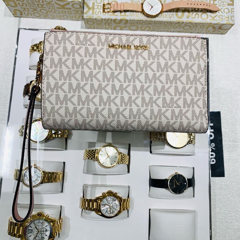 Michael Kors Wristlet Wallet